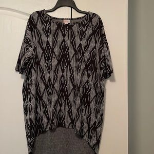 Small Irma LuLaRoe black and white pattern
